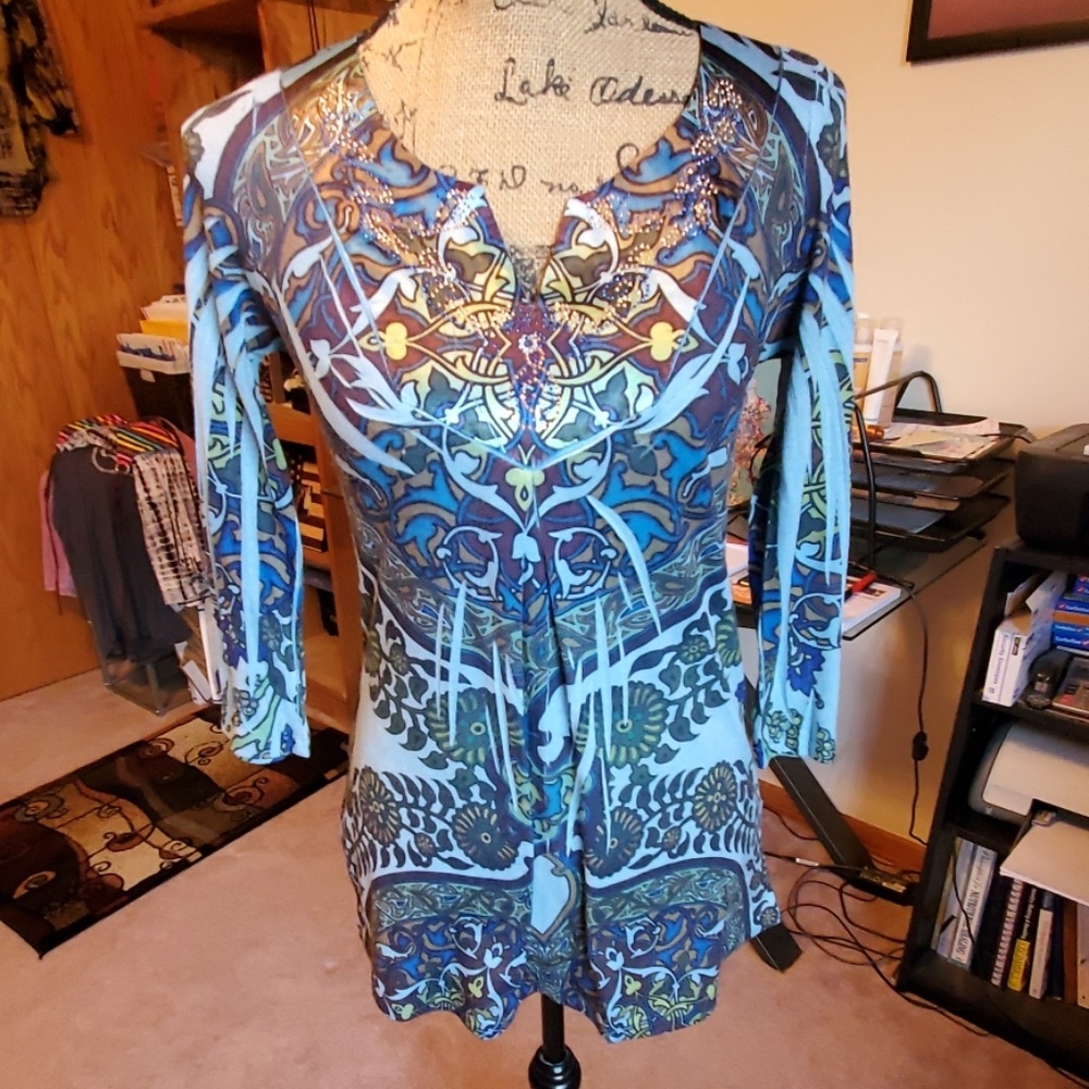 Live and let live size small tunic